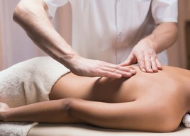 Лечебный массаж спины: польза, показания и преимущества